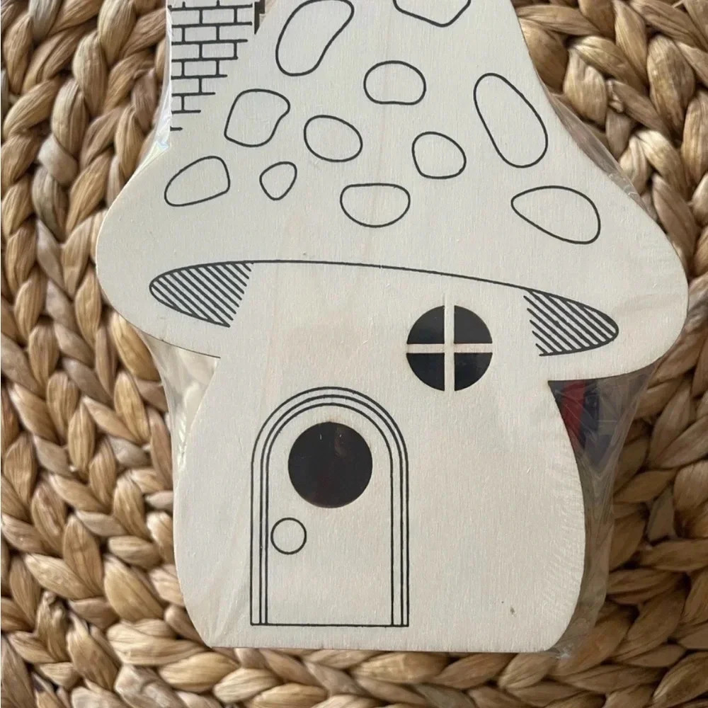 Target Bullseye Paint your own
Mushroom Bird house Kit NEW® - Picture 2 of 3
